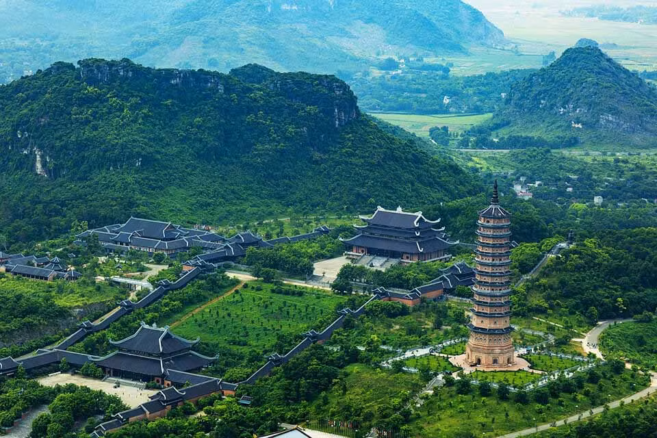 Le col de Hai Van et Ninh Binh parmi les plus beaux paysages d'Asie du Sud-Est ảnh 2 Le col de Hai Van et Ninh Binh parmi les plus beaux paysages d'Asie du Sud-Est ảnh 2