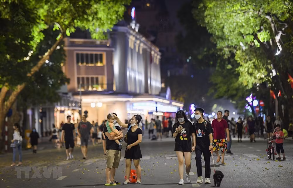 COVID-19 : Les rues piétonnes autour du lac Hoàn Kiêm sont fermées à partir d’aujourd’hui ảnh 1