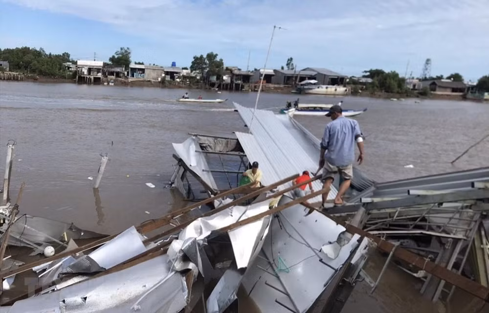 Ca Mau : Une centaine de maisons endommagées par des pluies torrentielles ảnh 1 Ca Mau : Une centaine de maisons endommagées par des pluies torrentielles ảnh 1