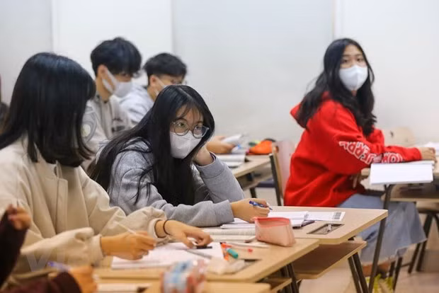 COVID-19 : le ministère de la Santé propose d’acheter plus d'appareils respiratoires ảnh 1