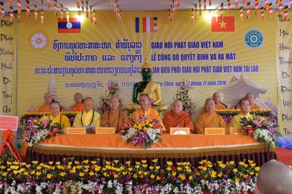 Le comité de coordination de l’Eglise bouddhique du Vietnam au Laos voit le jour ảnh 1