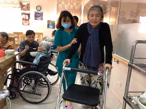 Les maisons de retraite ont le vent en poupe au Vietnam ảnh 1