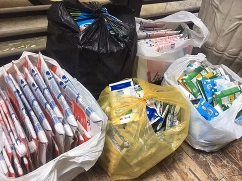 Transformation des boîtes vides de lait en produits utiles ảnh 2