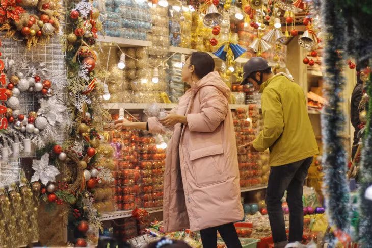 Achats de Noël: les marchandises vietnamiennes ont la côte ảnh 1 Achats de Noël: les marchandises vietnamiennes ont la côte ảnh 1