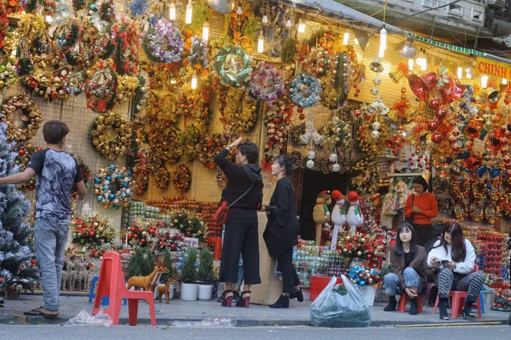 Achats de Noël: les marchandises vietnamiennes ont la côte ảnh 3 Achats de Noël: les marchandises vietnamiennes ont la côte ảnh 3