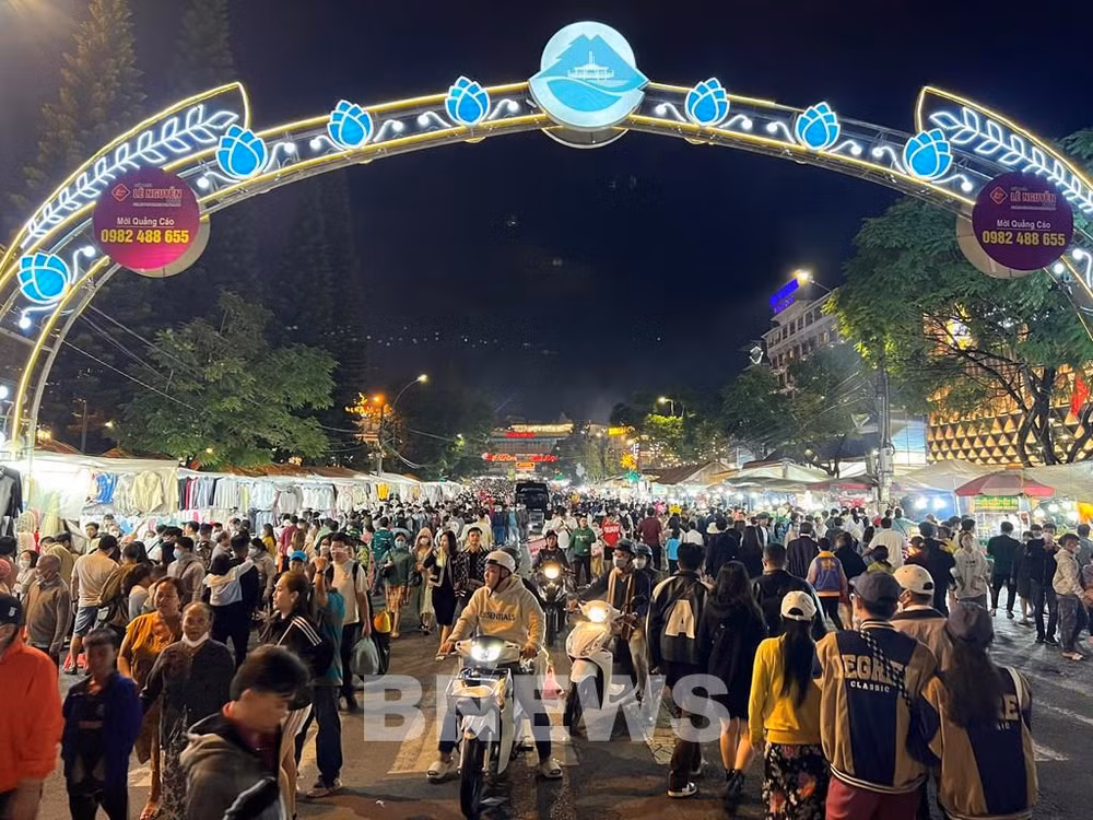 Da Lat veut dynamiser et mieux encadrer sa vie nocturne ảnh 1