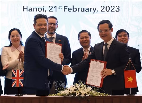Promouvoir la coopération dans l'enseignement et la formation professionnels Vietnam-Royaume-Uni ảnh 2