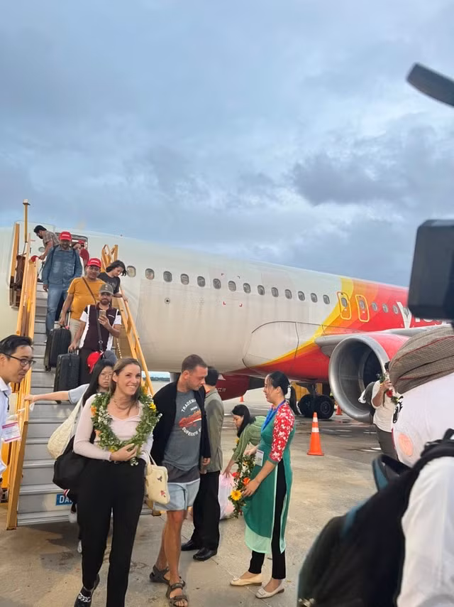 Hausse de près de 2.000 % du nombre de visiteurs internationaux au Vietnam arrivés par voie aérienne ảnh 1
