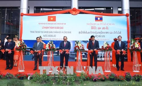 Laos : inauguration d'un centre de formation construit avec l'aide du Vietnam ảnh 1 Laos : inauguration d'un centre de formation construit avec l'aide du Vietnam ảnh 1