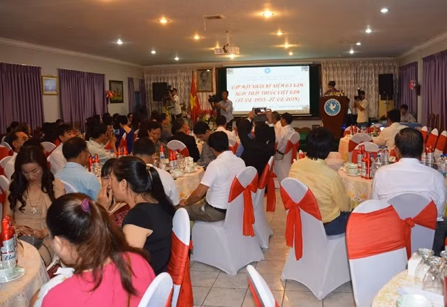 Rencontre en l’honneur de la Journée des médecins vietnamiens au Cambodge ảnh 1