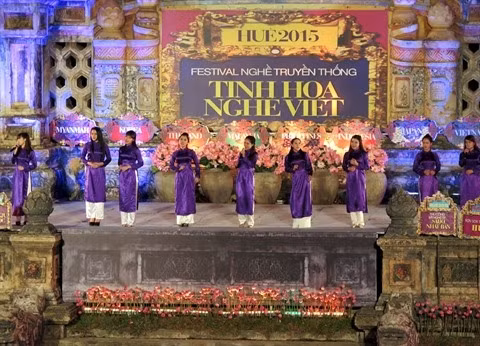 Le 7e festival des métiers traditionnels de Huê aura lieu du 28 avril au 2 mai ảnh 1