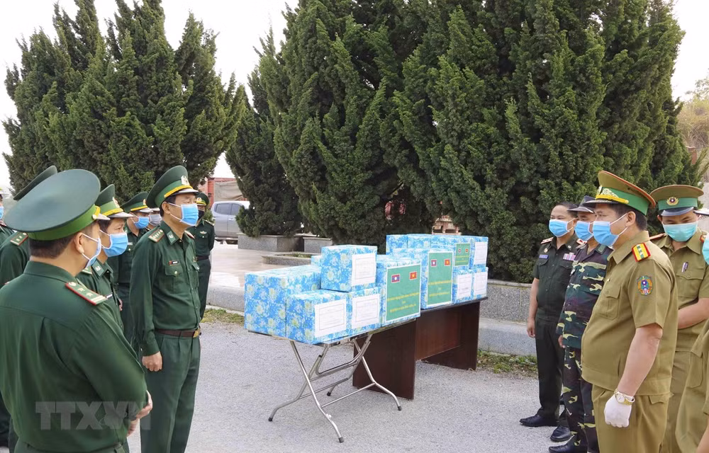 Dien Bien collabore avec des provinces laotiennes dans la lutte anti-COVID-19 ảnh 1