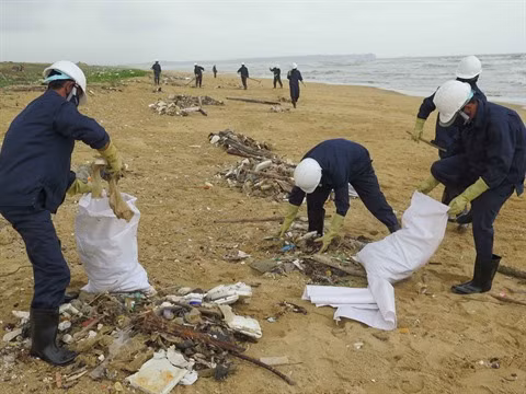 Le tourisme littoral face au défi de la pollution ảnh 1