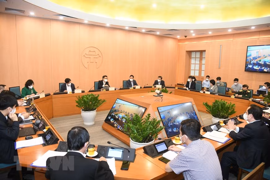 Le vice-PM Vu Duc Dam travaille avec Hanoï sur la lutte anti-COVID-19 ảnh 1