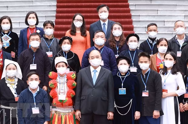Le président Nguyên Xuân Phuc reçoit des personnes exemplaires de Bac Kan ảnh 1