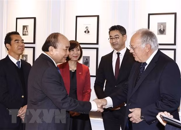 Activités du président Nguyen Xuan Phuc en Suisse ảnh 2