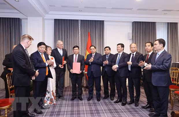 Le PM Pham Minh Chinh reçoit de plusieurs grandes sociétés françaises ảnh 1 Le PM Pham Minh Chinh reçoit de plusieurs grandes sociétés françaises ảnh 1