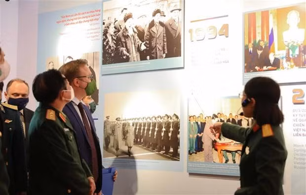 Ouverture de l'exposition sur les relations Vietnam-Russie à Hanoï ảnh 1