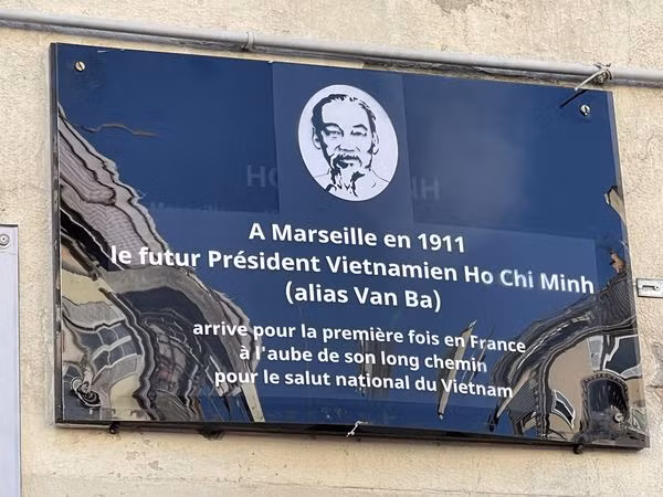 Dévoilement de la plaque mémorielle du président Hô Chi Minh à Marseille ảnh 3