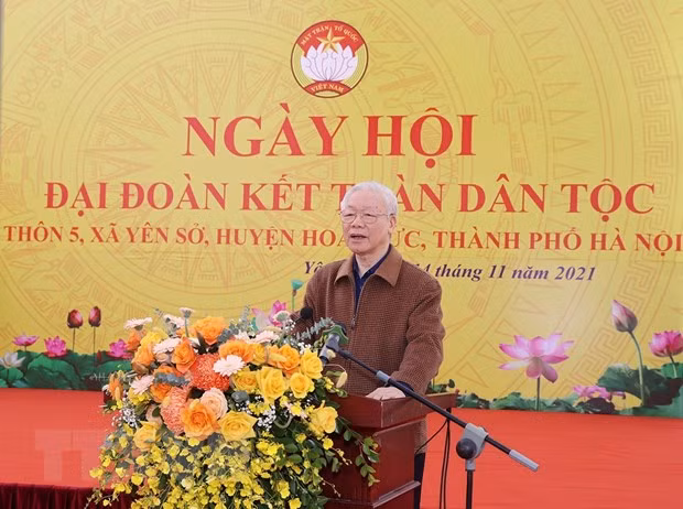 Le leader du Parti à la Journée du grand bloc d’union nationale dans une commune à Hanoï ảnh 1