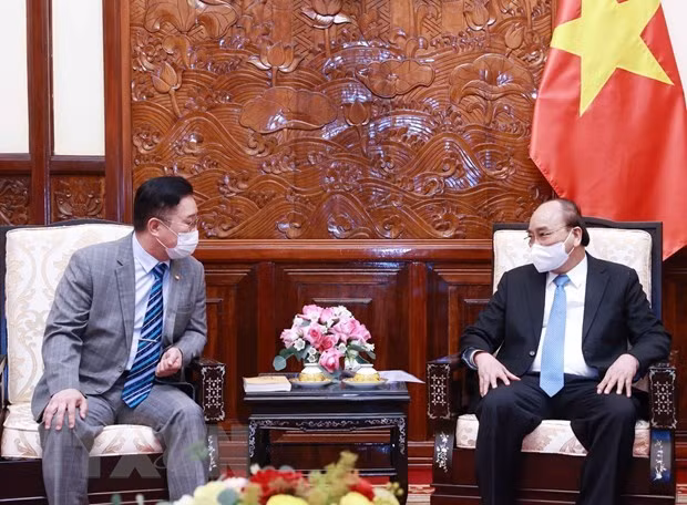 Le président Nguyên Xuân Phuc reçoit le 31e descendant du roi Ly Thai Tô en R. de Corée ảnh 1