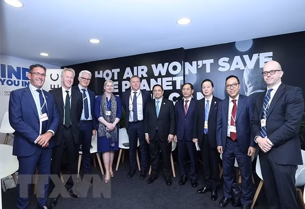 Le PM rencontre des dirigeants de grandes entreprises ảnh 2