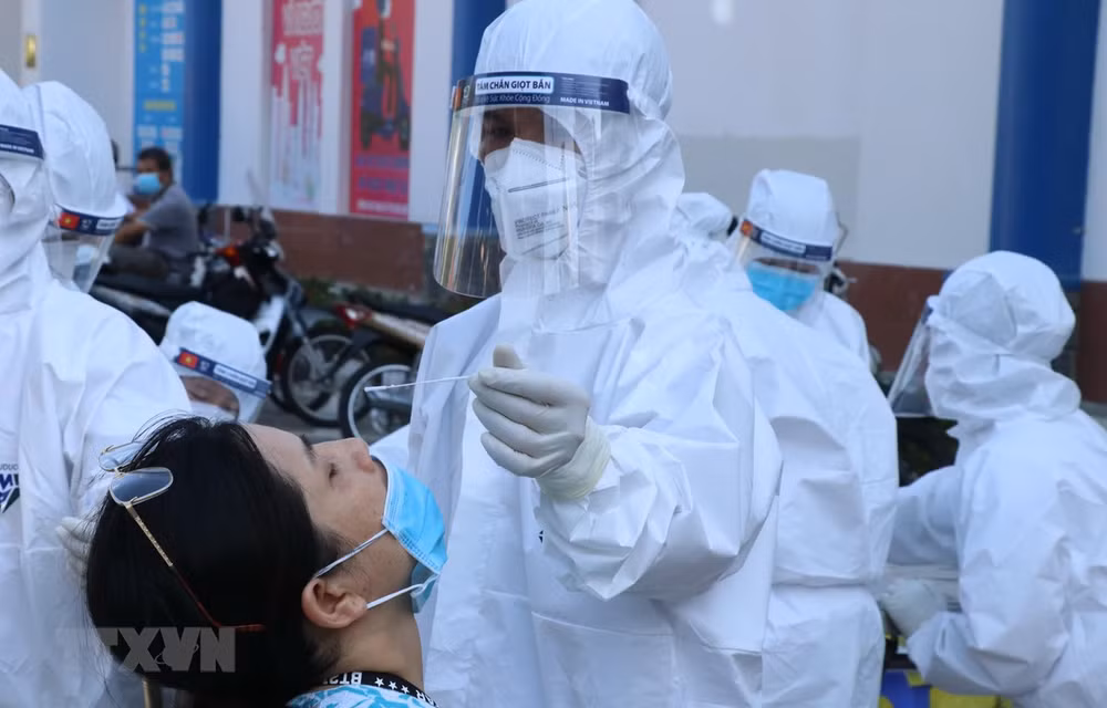COVID-19 : le total porté à 17.576 cas confirmés ảnh 1