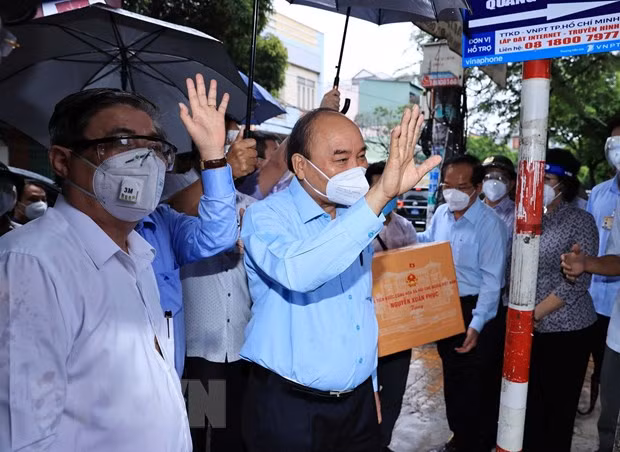 COVID-19 : le président Nguyen Xuan Phuc se rend à Ho Chi Minh-Ville ảnh 2
