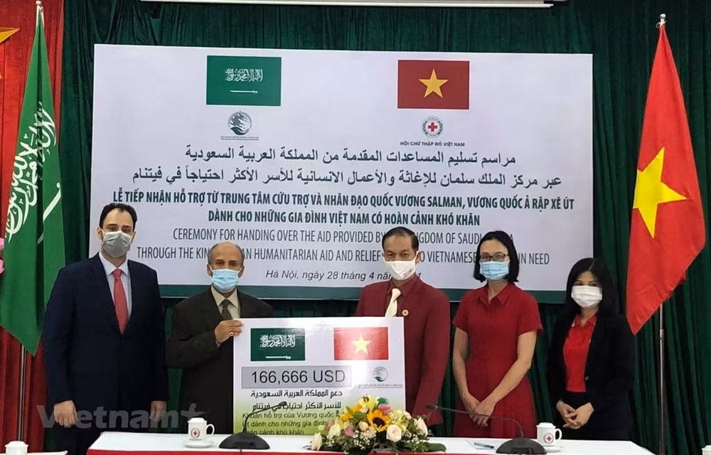 L'Arabie saoudite soutient la population vietnamienne en difficulté ảnh 1
