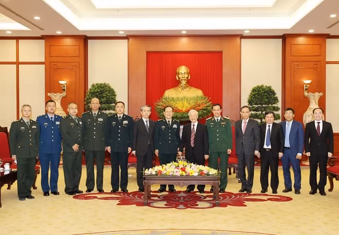 Le secrétaire général du Parti Nguyen Phu Trong reçoit le ministre chinois de la Défense ảnh 2
