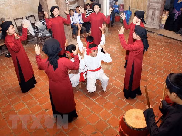 Phu Tho présente un programme de Hat xoan pour les touristes ảnh 1