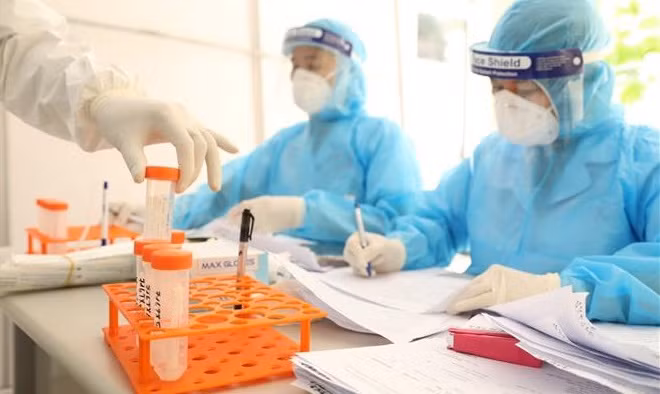 Le Vietnam s'efforce de détecter précocement les patients atteints du COVID-19 ảnh 1