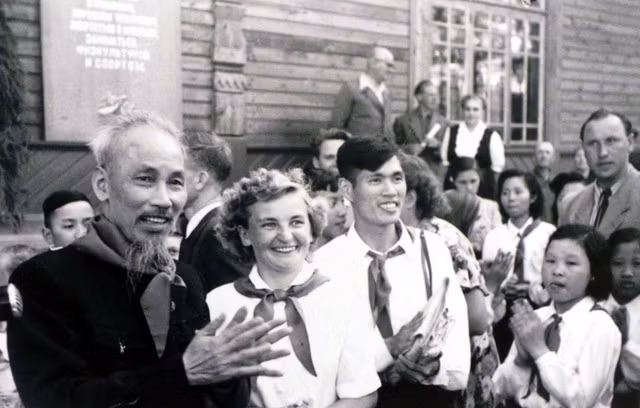 Un atelier présente les activités révolutionnaires du président Ho Chi Minh en Russie ảnh 1