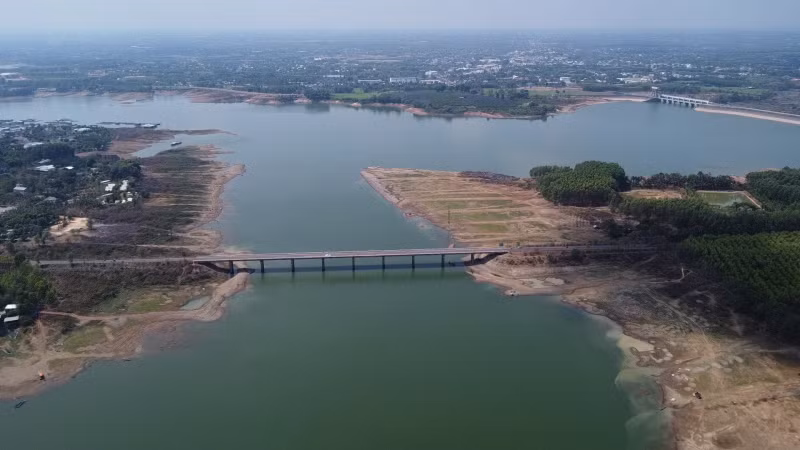 L'eau du plus grand réservoir du Sud à son plus bas niveau en 12 ans ảnh 1