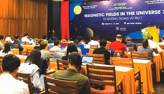 Binh Dinh accueille la conférence "Les champs magnétiques dans l'univers" ảnh 1