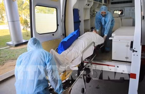 Coronavirus: exercice de prévention à l'hôpital central de Hue ảnh 1