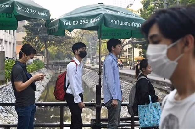 Thaïlande: des masques ont été distribués en raison de la brume provenant d'Indonésie ảnh 1