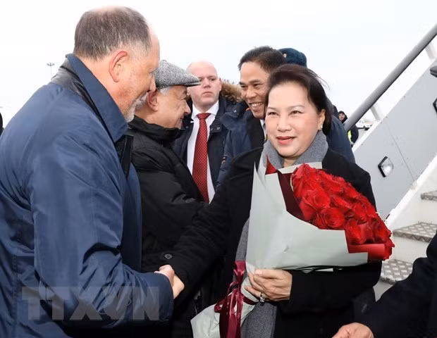 La présidente de l’AN arrive à Kazan, au Tatarstan ảnh 1