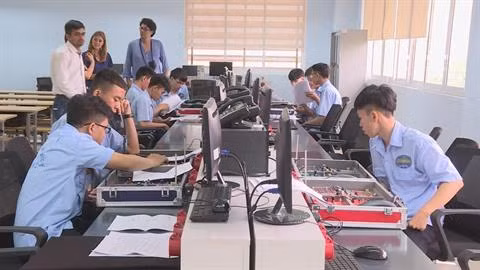 Aide française à la formation professionnelle à l'école Lilama 2 ảnh 1