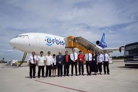 Vietjet et l'hôpital ophtalmologique volent ensemble contre la cécité ảnh 1