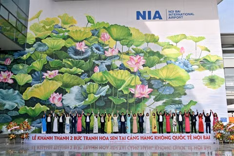 Inauguration de deux fresques de lotus à Hanoï ảnh 1