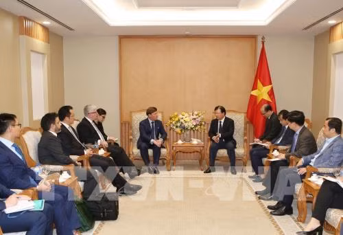 Le vice-PM Trinh Dinh Dung reçoit le PDG de la compagnie australienne Macquarie Capital ảnh 1