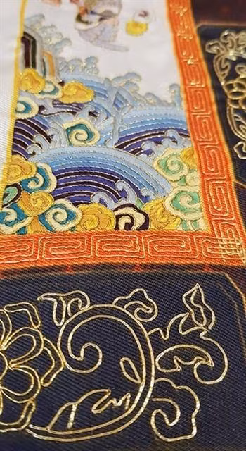 Les costumes traditionnels retrouvent une seconde jeunesse ảnh 1 Les costumes traditionnels retrouvent une seconde jeunesse ảnh 1