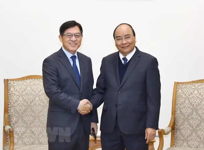 Le Premier ministre Nguyen Xuan Phuc reçoit le président du groupe Samsung ảnh 1
