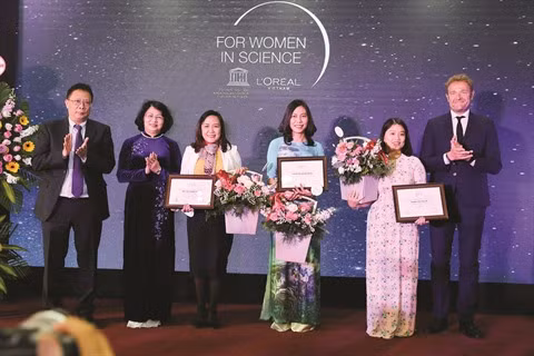 Trois Vietnamiennes honorées par L’Oréal-UNESCO ảnh 1