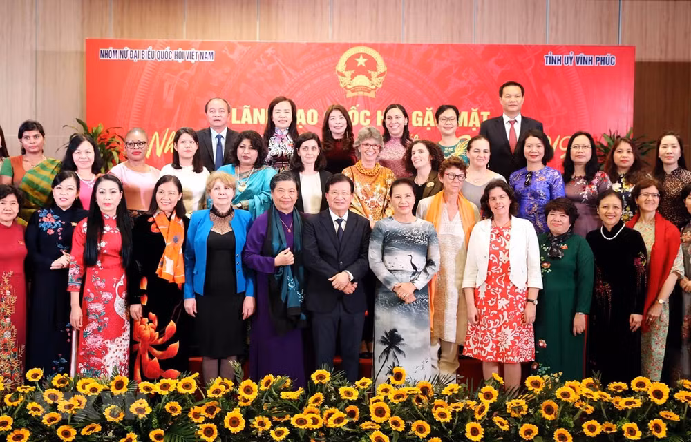 Rencontre d'amitié entre femmes étrangères et vietnamiennes ảnh 1