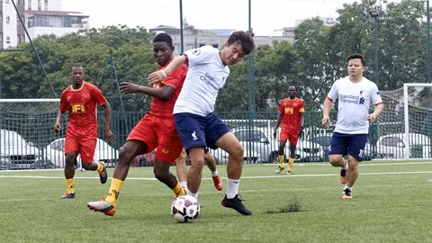 La deuxième édition du tournoi amical de football Vietnam - France avec succès ảnh 1