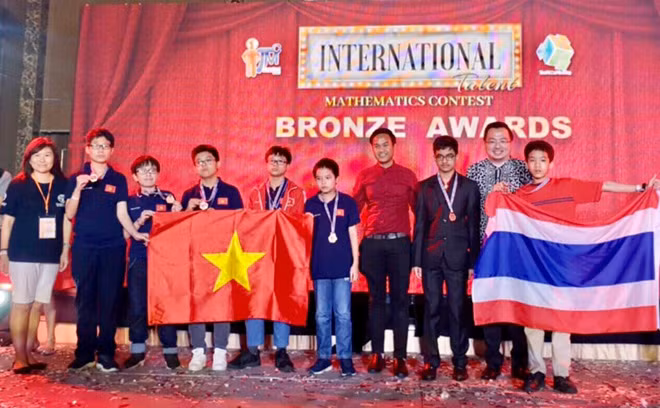 Des élèves de Hanoi remportent des médailles d'or au concours international de mathématiques ảnh 1 Des élèves de Hanoi remportent des médailles d'or au concours international de mathématiques ảnh 1