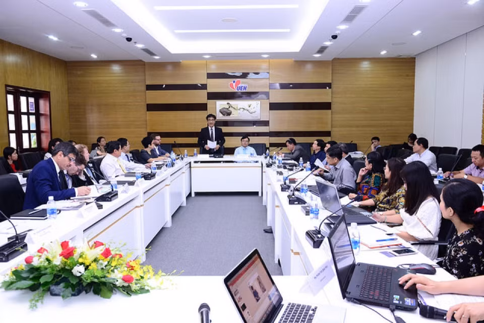 Vers l'internationalisation de l'enseignement supérieur au Vietnam en 2025 ảnh 1