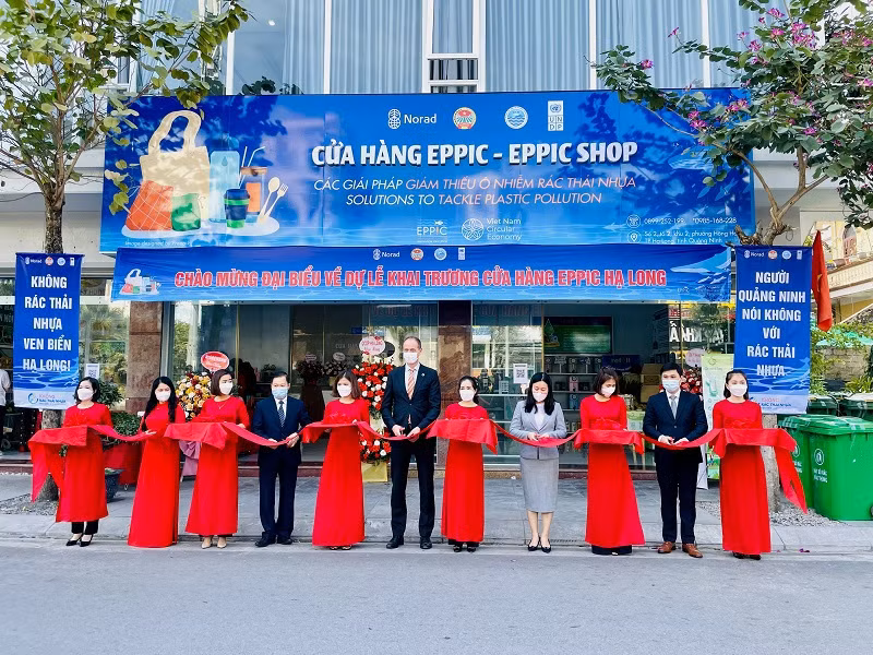 Quang Ninh : inauguration d’une boutique pour la réduction de la pollution plastique ảnh 1